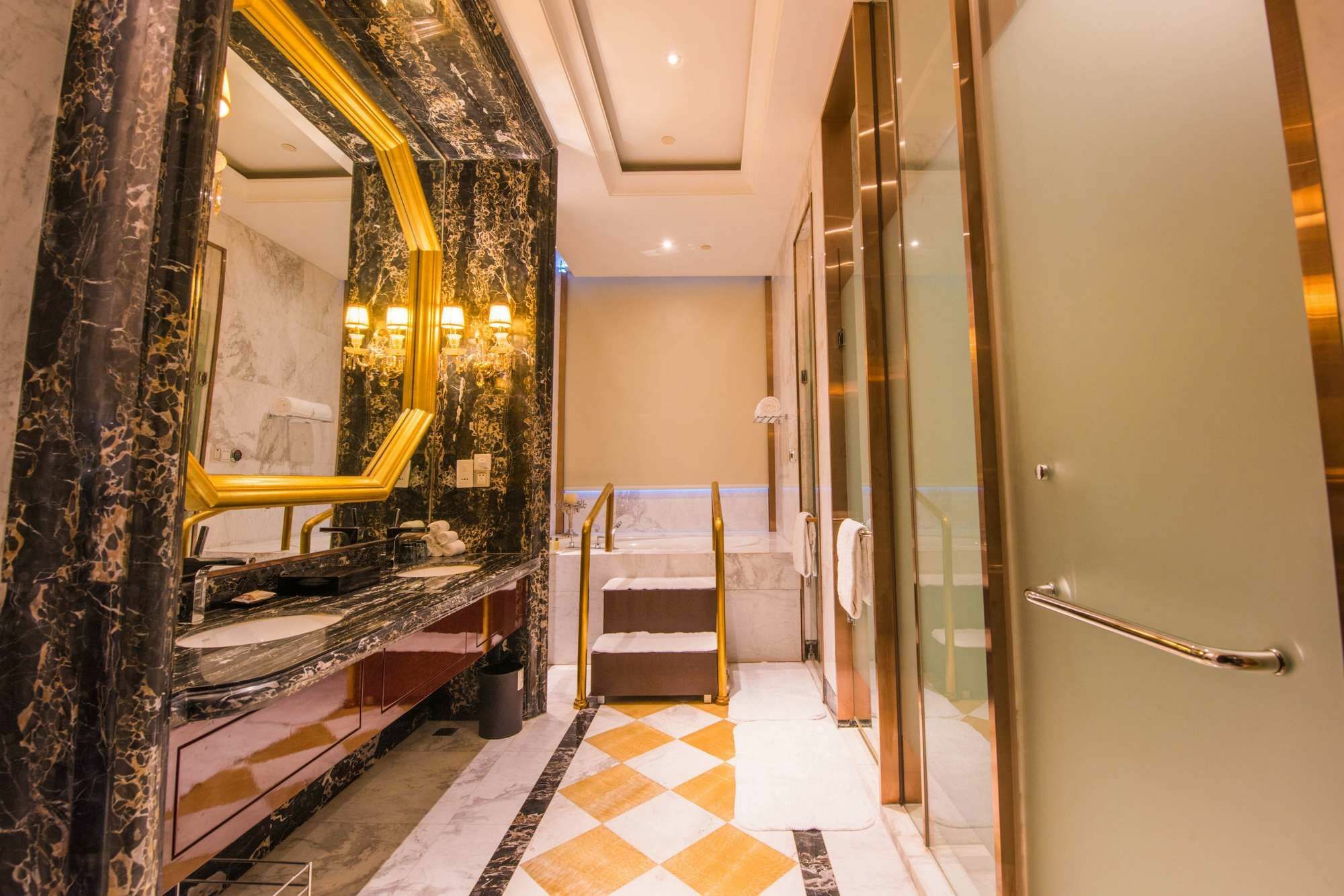 Sheraton Zhenjiang Hotel Экстерьер фото